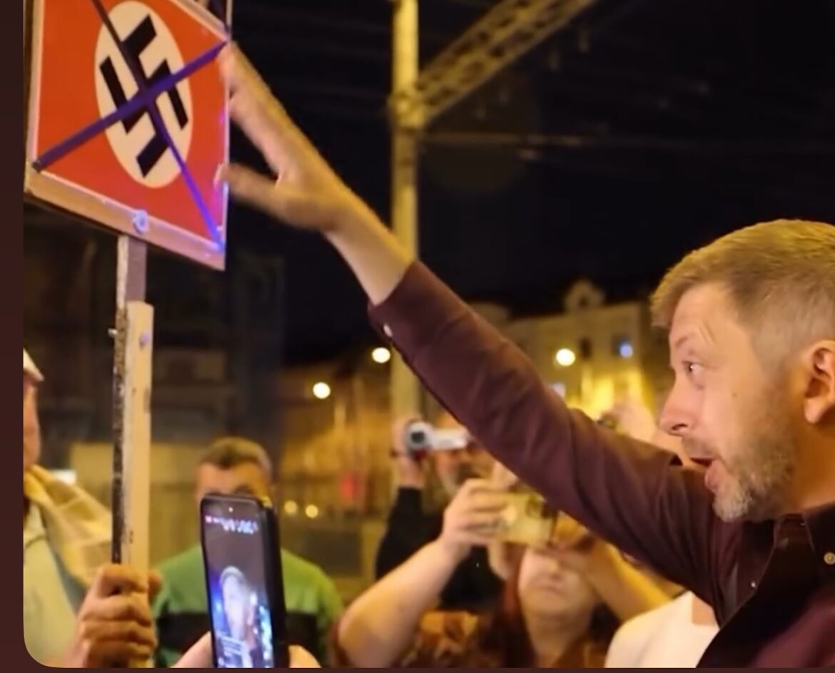 Screenshot z videa Víta Rakušana pořízený Filipem Turkem za účelem dehonestace ministra vnitra, zdroj: oficiální profil Filipa Turka na sociální síti Facebook.