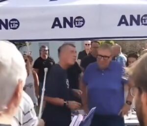 Útok holí na Andreje Babiše, zdroj: sociální sít FB