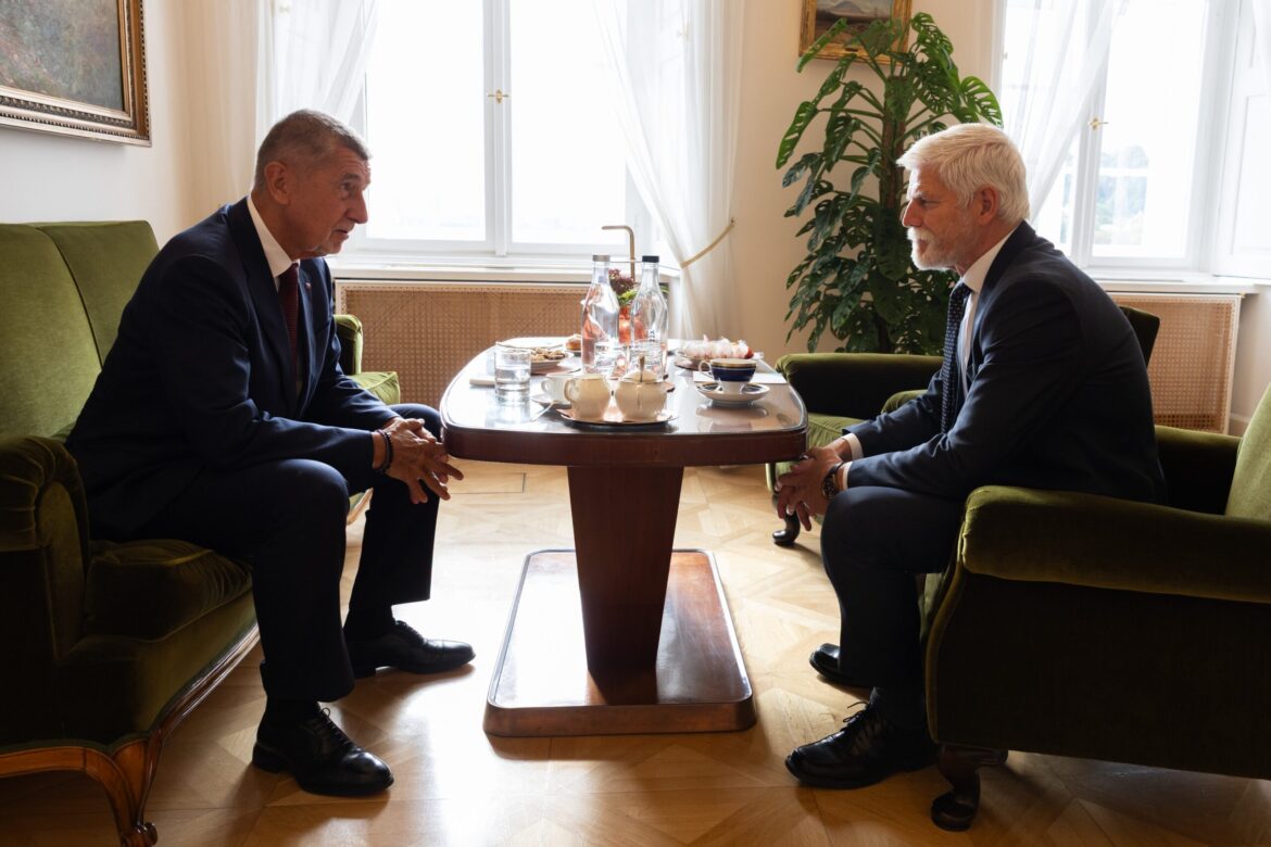 Prezident Petr Pavel při jednání s Andrejem Babišem, 9. října 2025, FOTOZDROJ: oficiální účet Petra Pavla na síti X