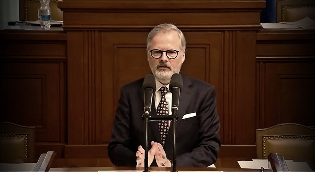 Premiér Petr Fiala na schůzi Sněmovny, foto: inregion.cz