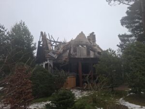 Zničená chata u Pyšeláku, foto: inregion.cz