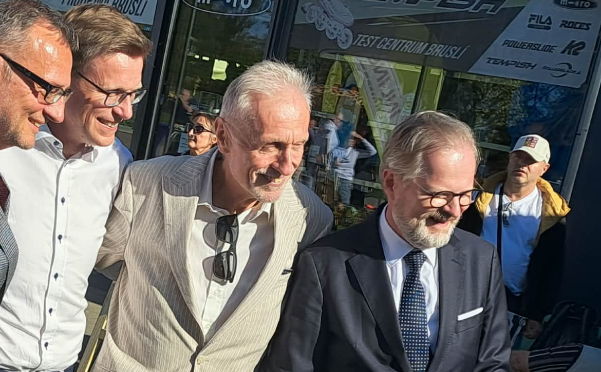 Současný předseda ODS Martin Kupka s bývalými předsedy ODS Mirkem Topolánkem, Petrem Nečasem a Petrem Fialou na oslavě 35. narozenin ODS, FOTO: Libor Šprysl, inregion.cz
