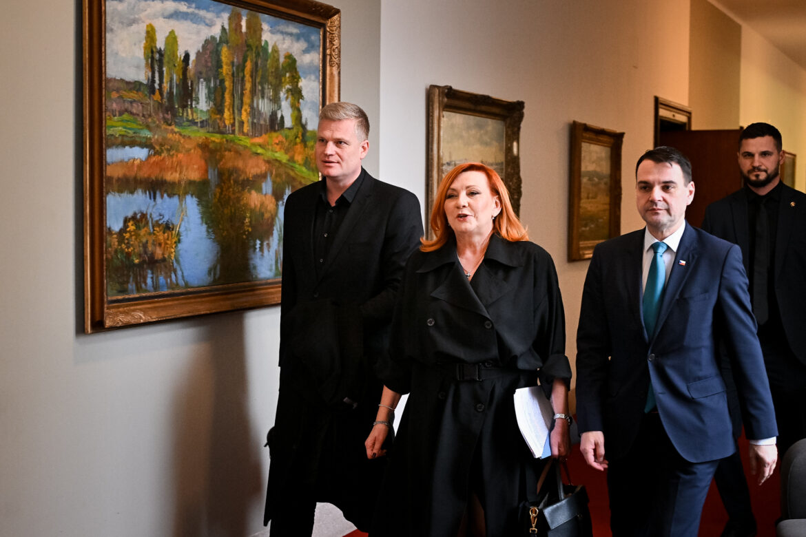 Ministr zahraničí Petr Macinka s ministryní financí Alenou Schillerovou a Filipem Turkem, FOTO: Úřad vlády/se souhlasem