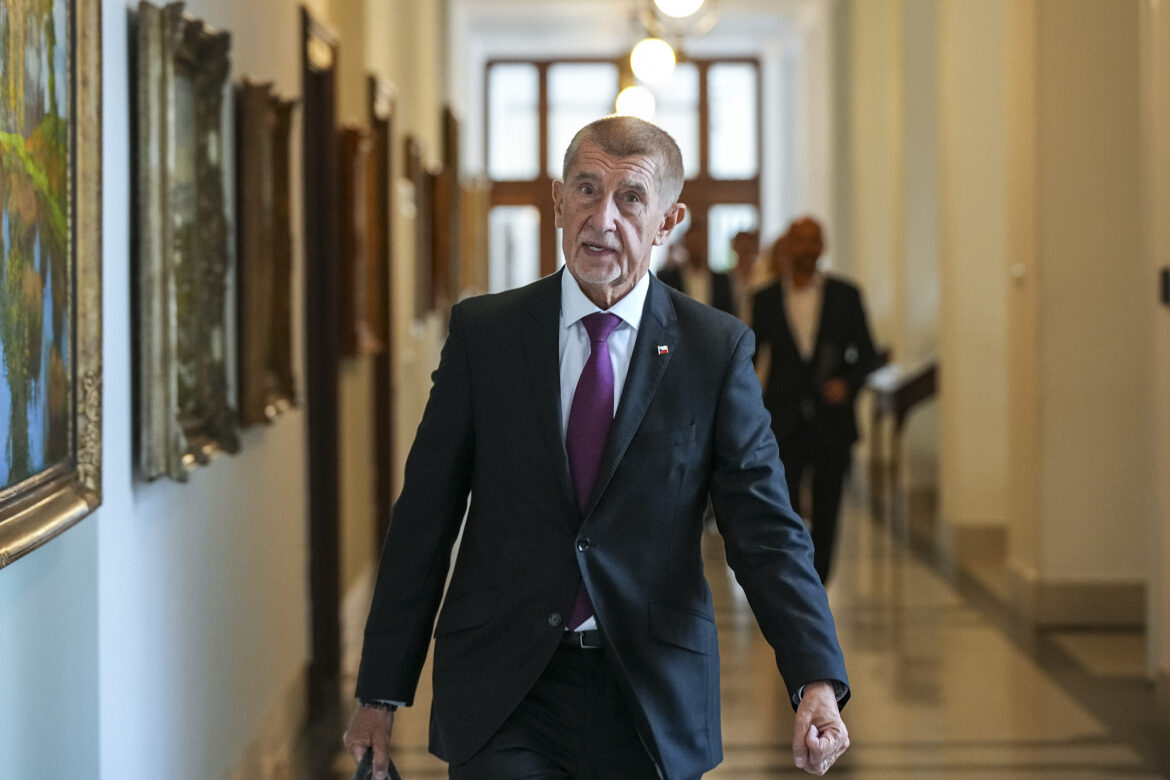 Andrej Babiš přichází na jednání vlády, FOTO: Úřad vlády/se souhlasem
