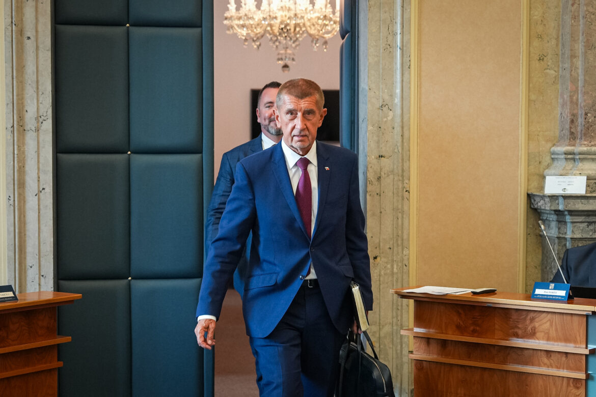 Premiér Andrej Babiš přichází do jednacího sálu, FOTO: Úřad vlády/ se souhlasem